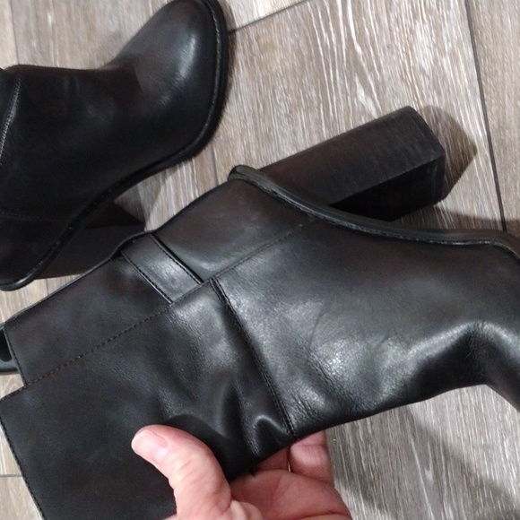 Kelsi Dagger black leather ankle booties. Size 6 - Picture 7 of 13